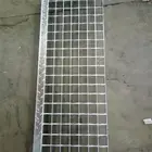 High quality galvanized non slip stair treads