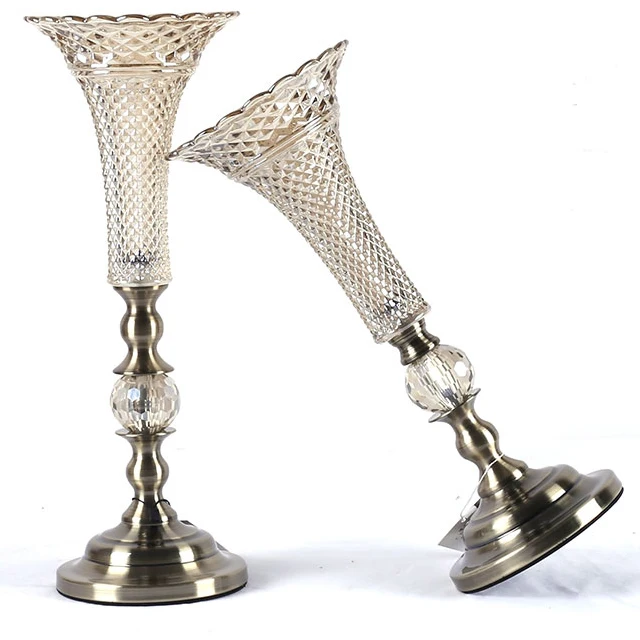 À la maison de mariage pièce maîtresse décoration or en forme de trompette en métal debout martini décoration fleur vase en verre de murano