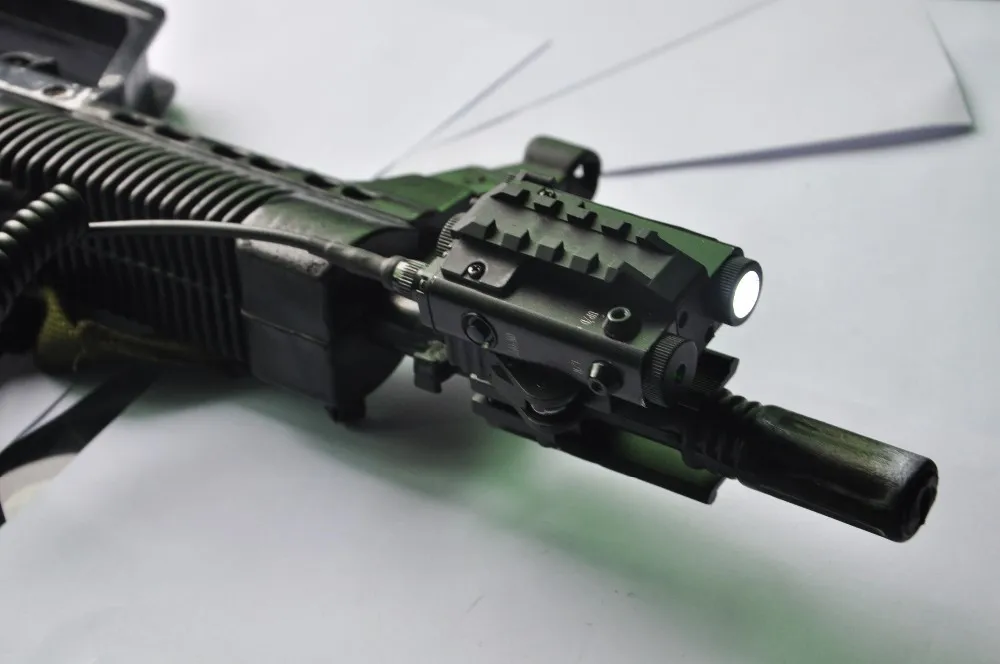 ES-FX103-LG tactical compact square led light with green laser mounted on weapon barrel rail.JPG