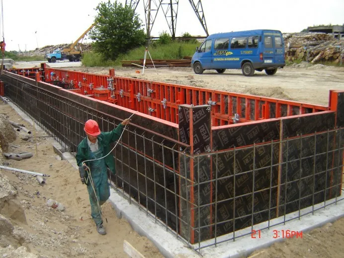 low price use 4-6times poplar core concrete formwork plywood