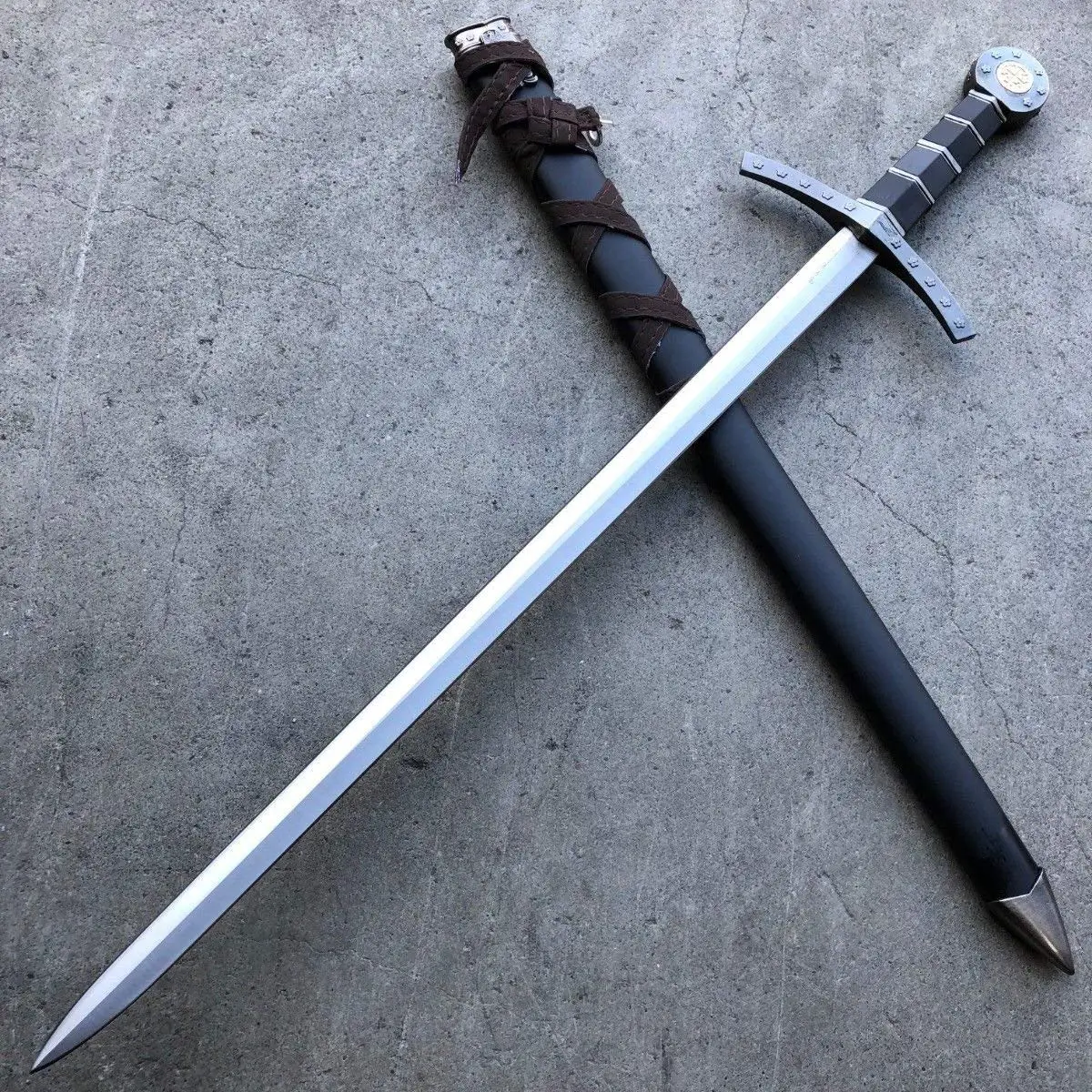 Средневековье полутораручный меч