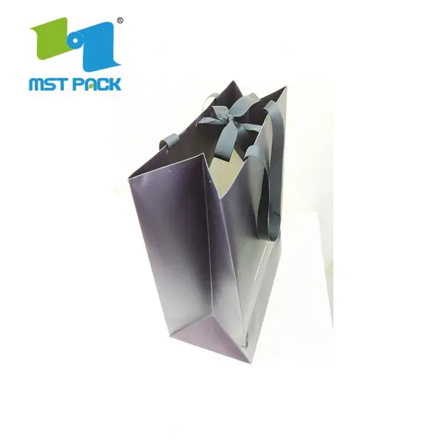 luxury styles waterproof rigid paper shopping gift bag