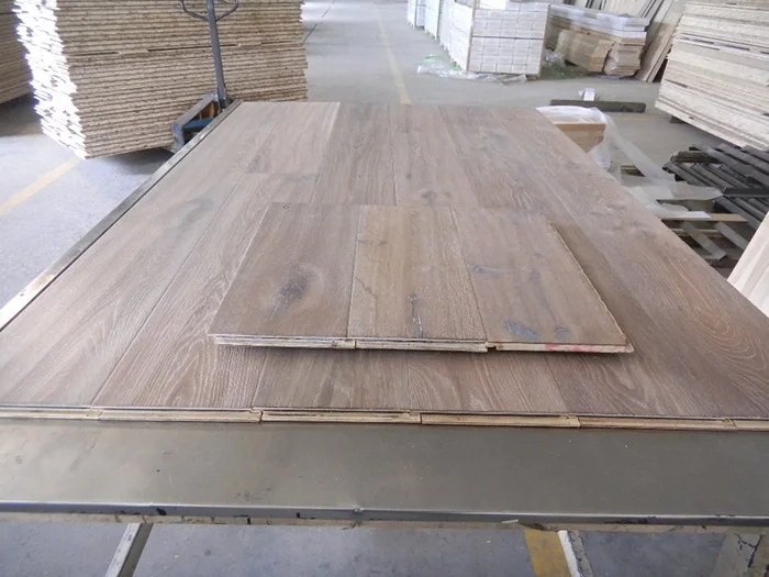 In-fashion Colour Multilayer Engineered Oak Floor