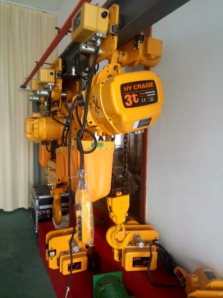 Electric chain hoist with single or double chain