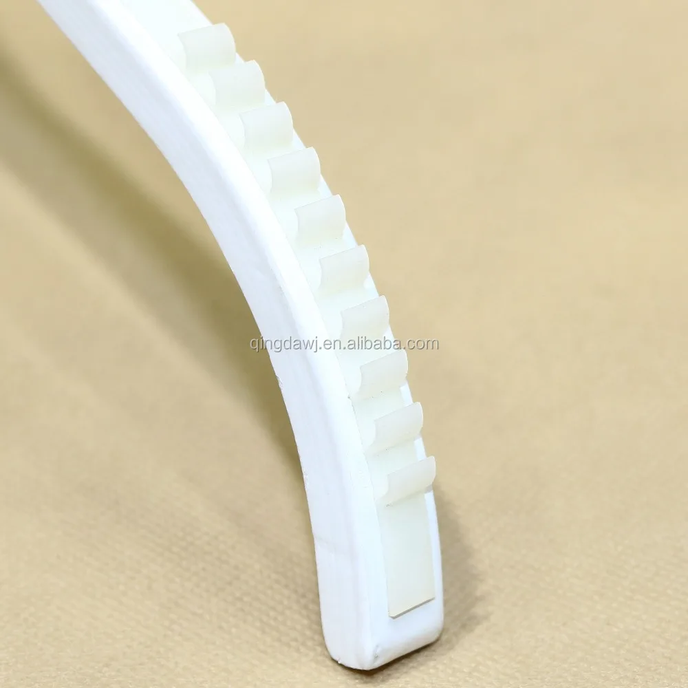 Anti slip white wooden clothing hanger make in China