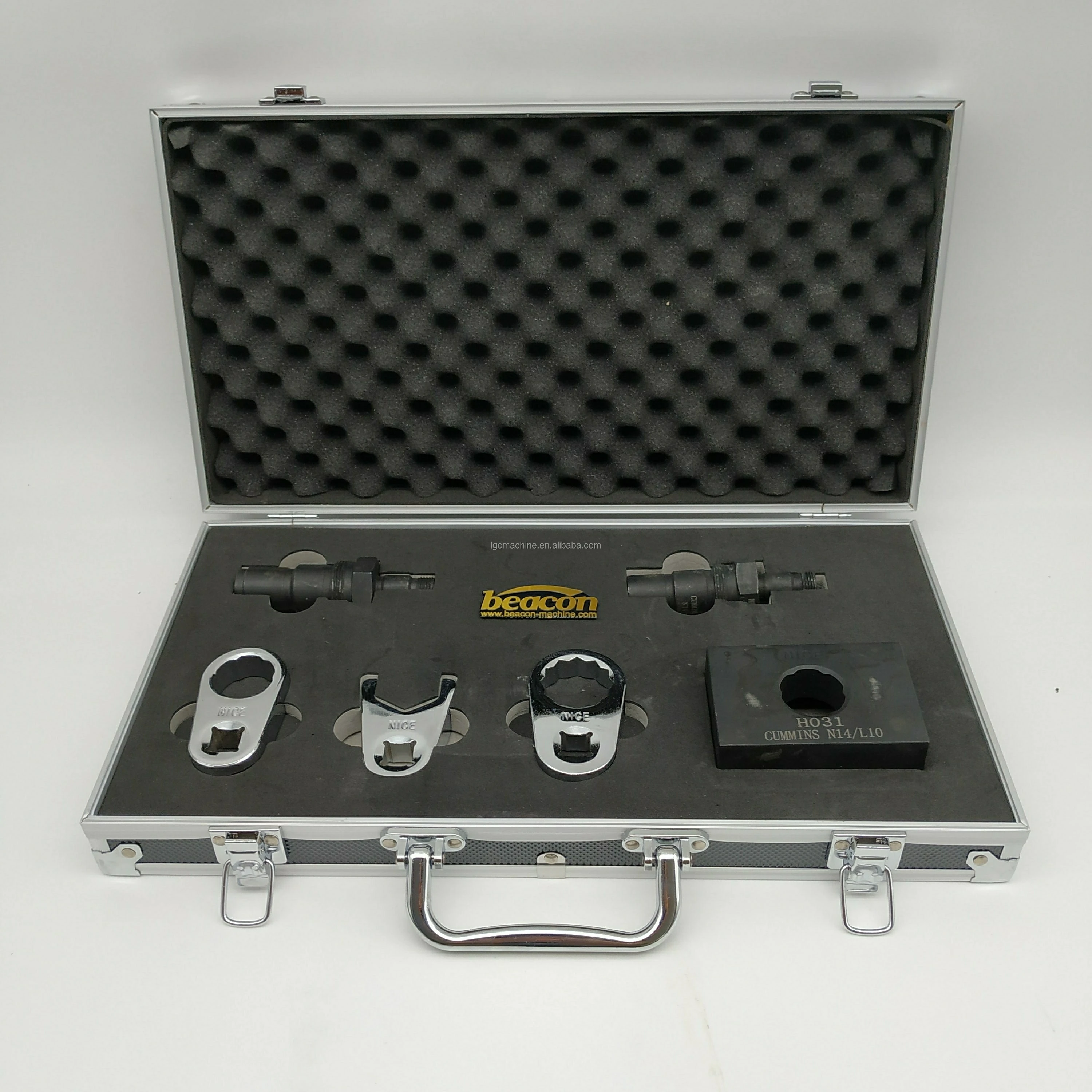 Beacon fuel injector adapter common rail injector nozzle disassembly tool