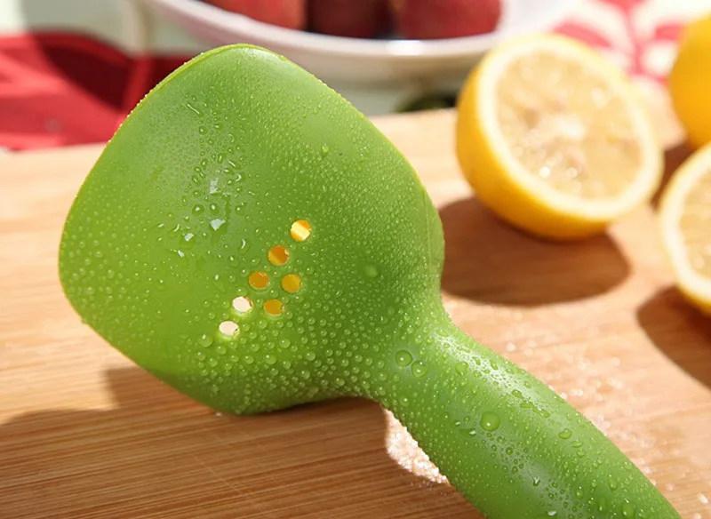 1PC Creative Manual Fruit Lemon Juice kitchen accessories Manual Juice Extractor Lemon Garlic Press Home Silicone KC1468