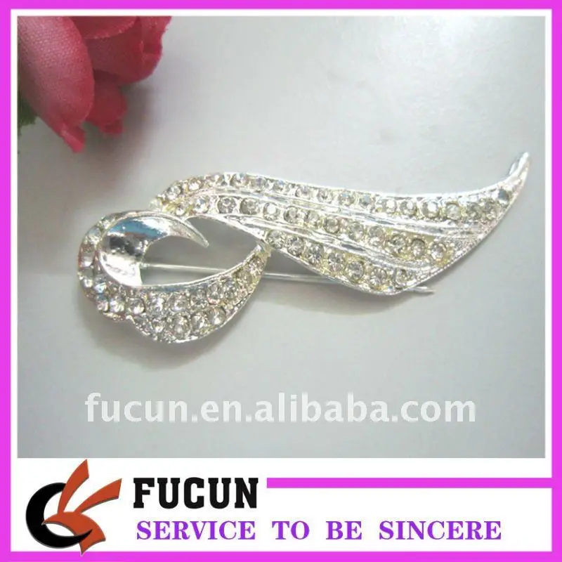 rhinestone_brooch_for_wedding_invitation.jpg