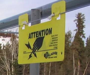 electric fence warning sign.JPG