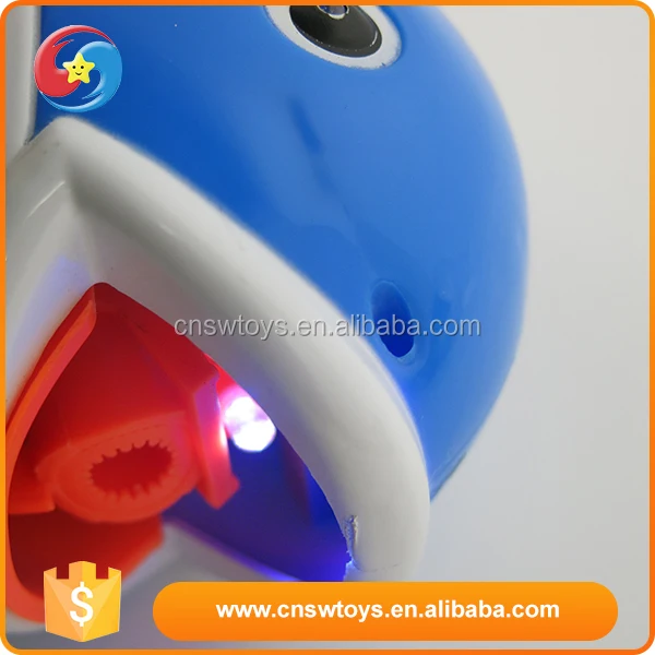 Wholesale led light up dolphin animal plastic soap bubble toys for kids