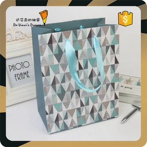 offset printing surface wholesale gift paper bag with handle