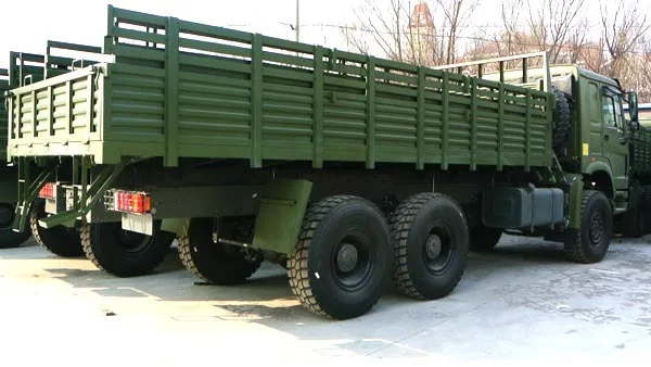 中国awd 军用卡车 sinotruk howo 4x4 6x6 8x8 陆军卡车