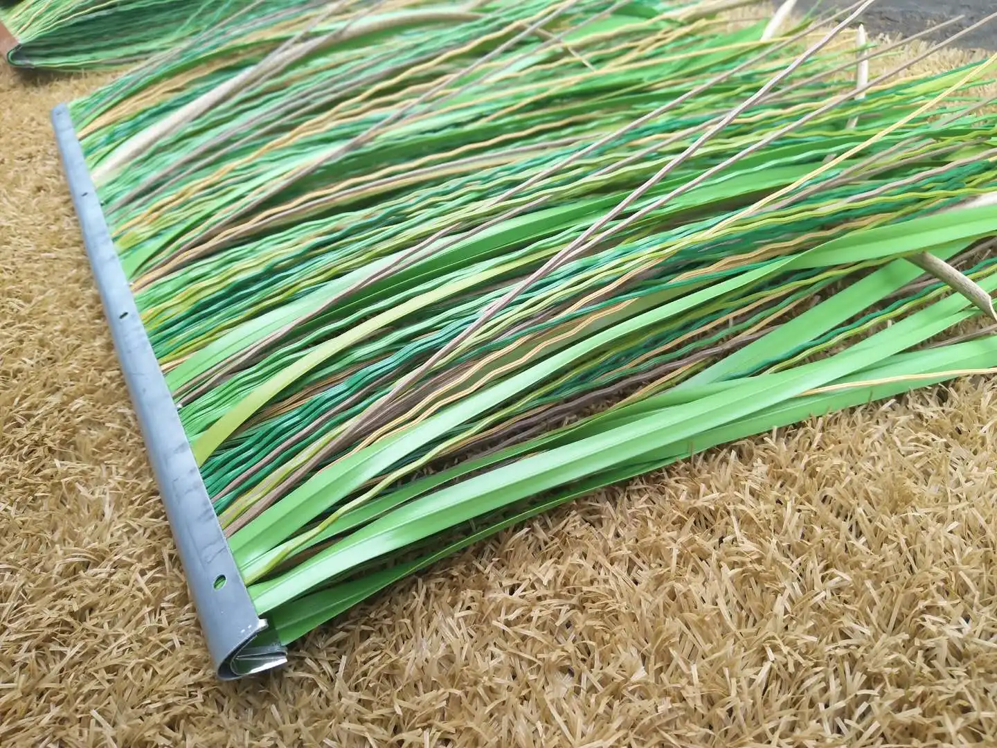 Green  natural color thatch artificial synthetic thatch