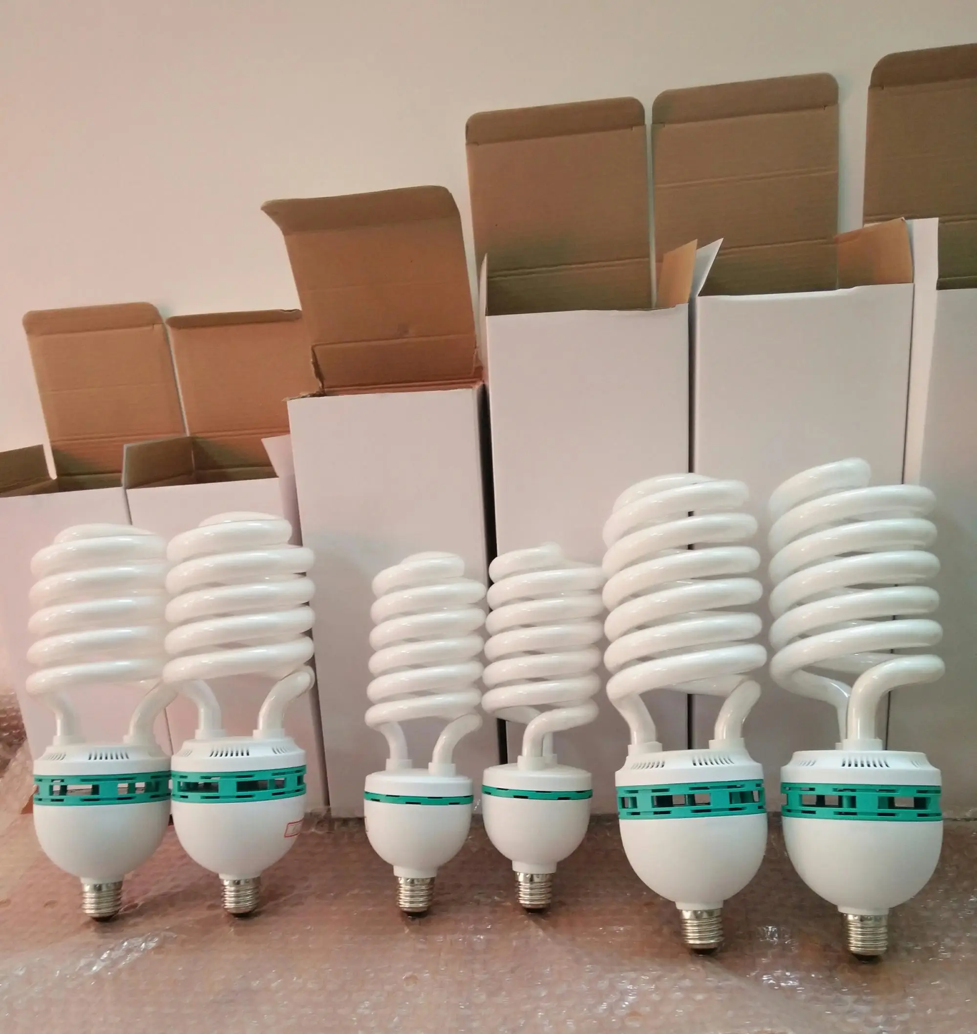 compact fluorescent lamp / energy saver bulb / energy saving