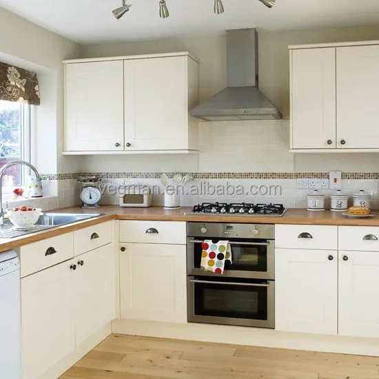 خزائن المطبخ الأبيض تصميم بسيط سهل المجهزة صغير والمطابخ