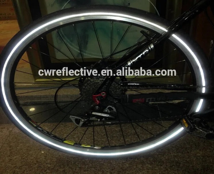 Reflective tire belt