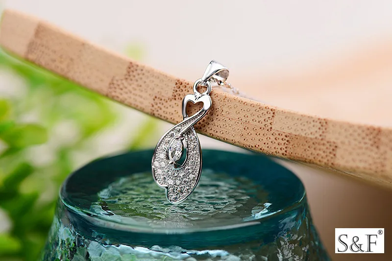 MLA62a Rhodium plated Small Pendant