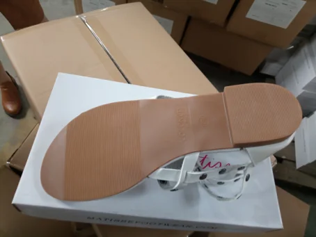coconuts sandal woman sole.png