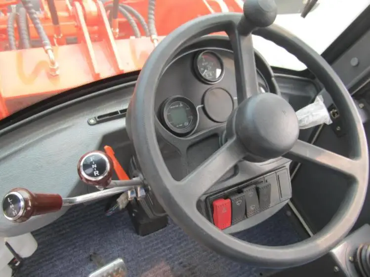 adjustable steering wheel.jpg