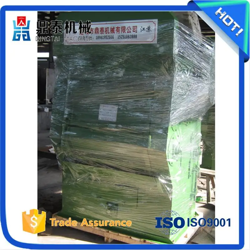 Reasonable structure crawler shot blasting machine, dry cleaning equipment