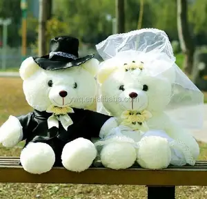 wedding gifts for guests lovely teddy bear couple