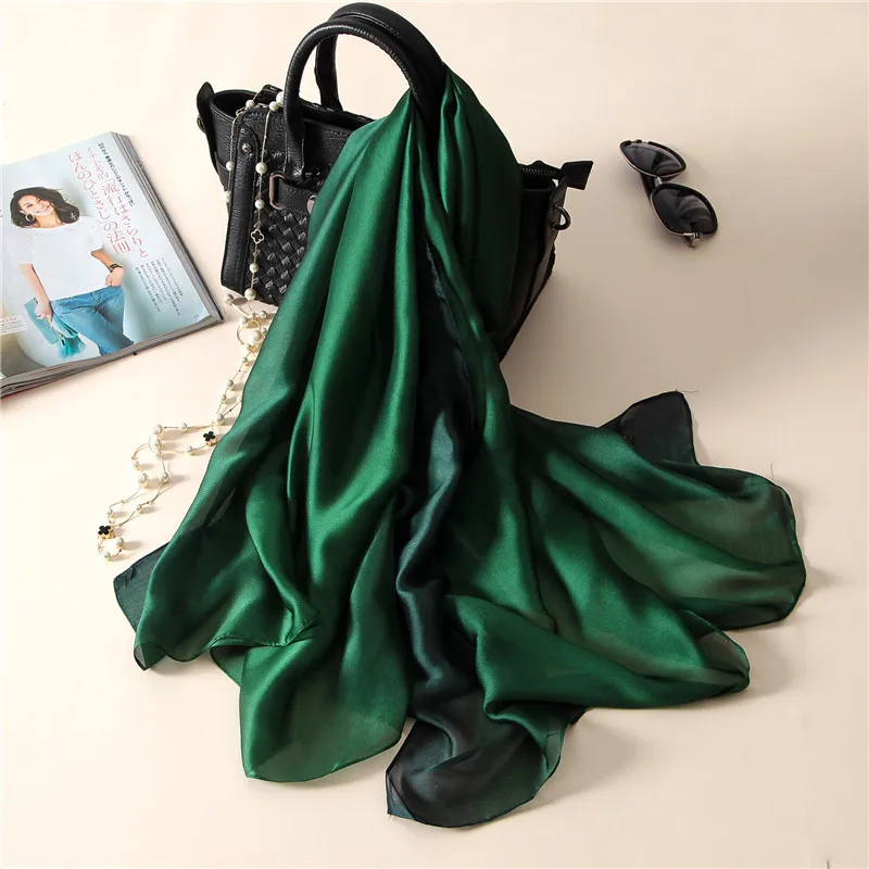 3796539669_2070773686