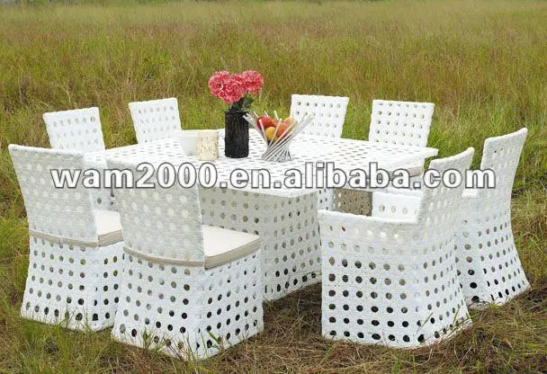 Garden rattan dining table and chairs for outdoor