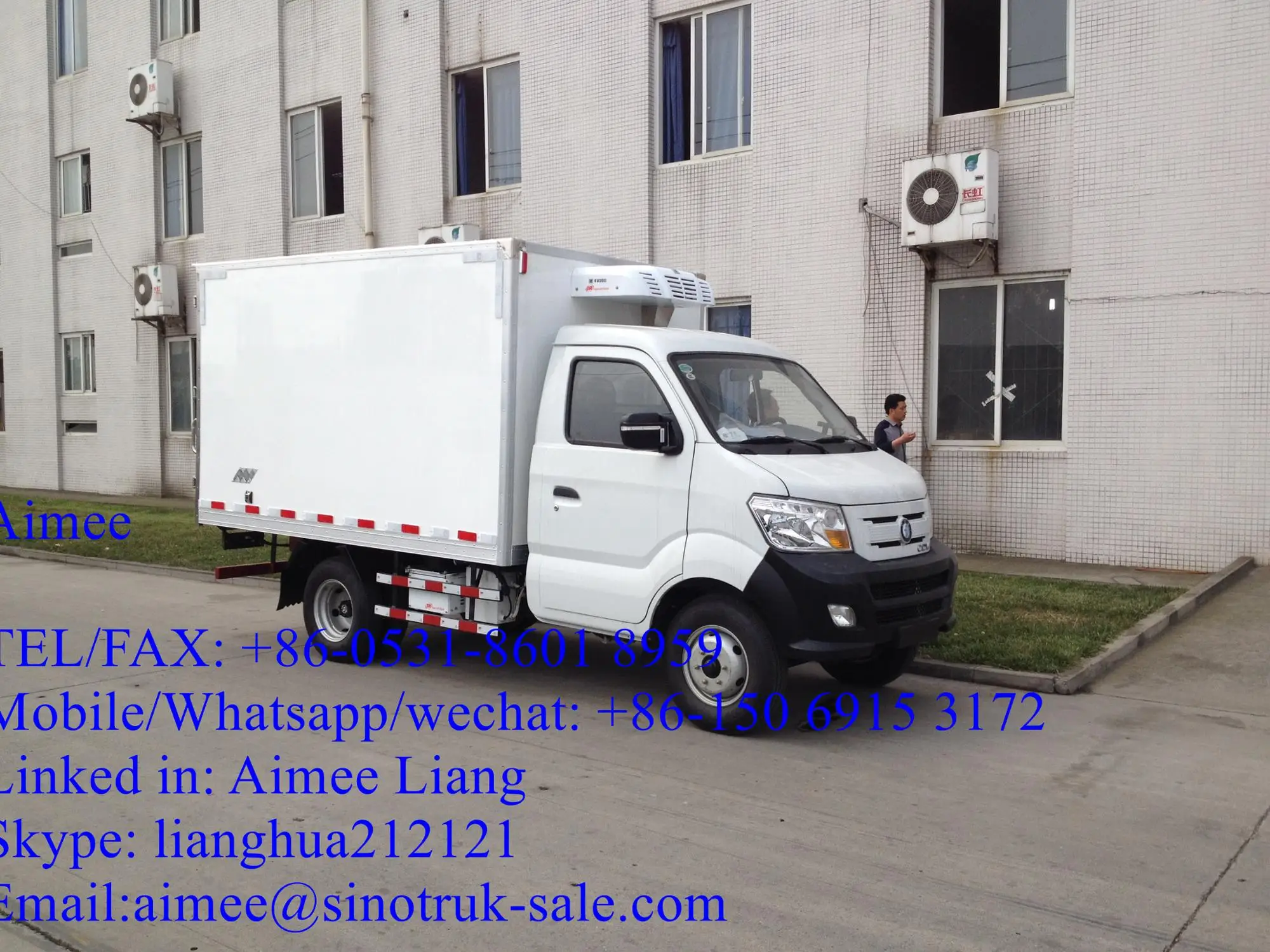 中国重汽 2 吨小型皮卡 4x2 迷你货运卡车