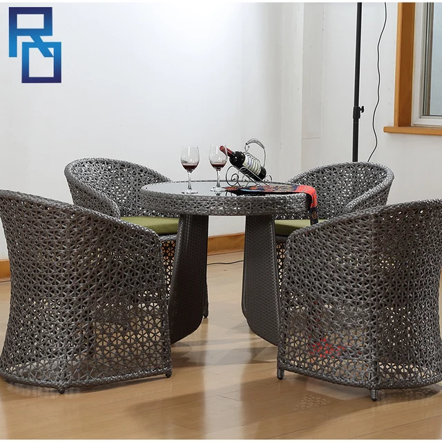 Wholesale Modern Wicker PE Rattan Patio Tempered Glass Round Coffee Table And 4 Chairs