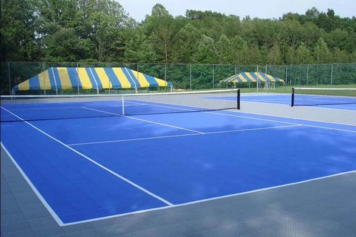 Easy install interlocking plastic floor tiles for outdoor basketball court