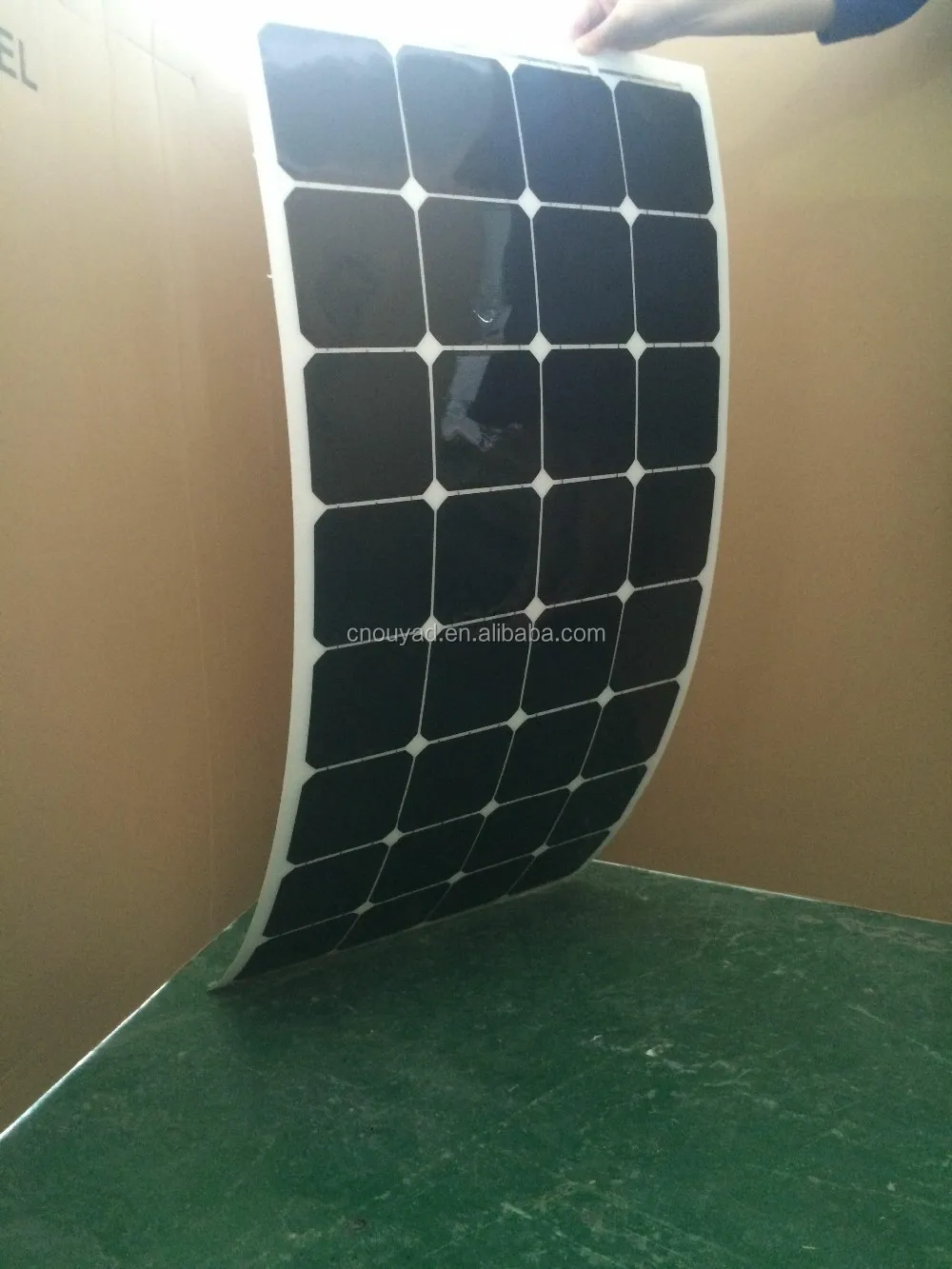 ホット販売と最も安い価格太陽パワー半柔軟なソーラーパネル100ワット仕入れ・メーカー・工場