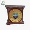 High quality custom design souvenir gold round shape plaque with wooden box