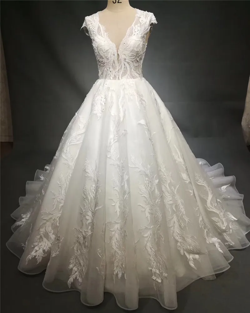 2018 Luxury Ivory Wedding Dresses Cathedral Train Arabic V Neck