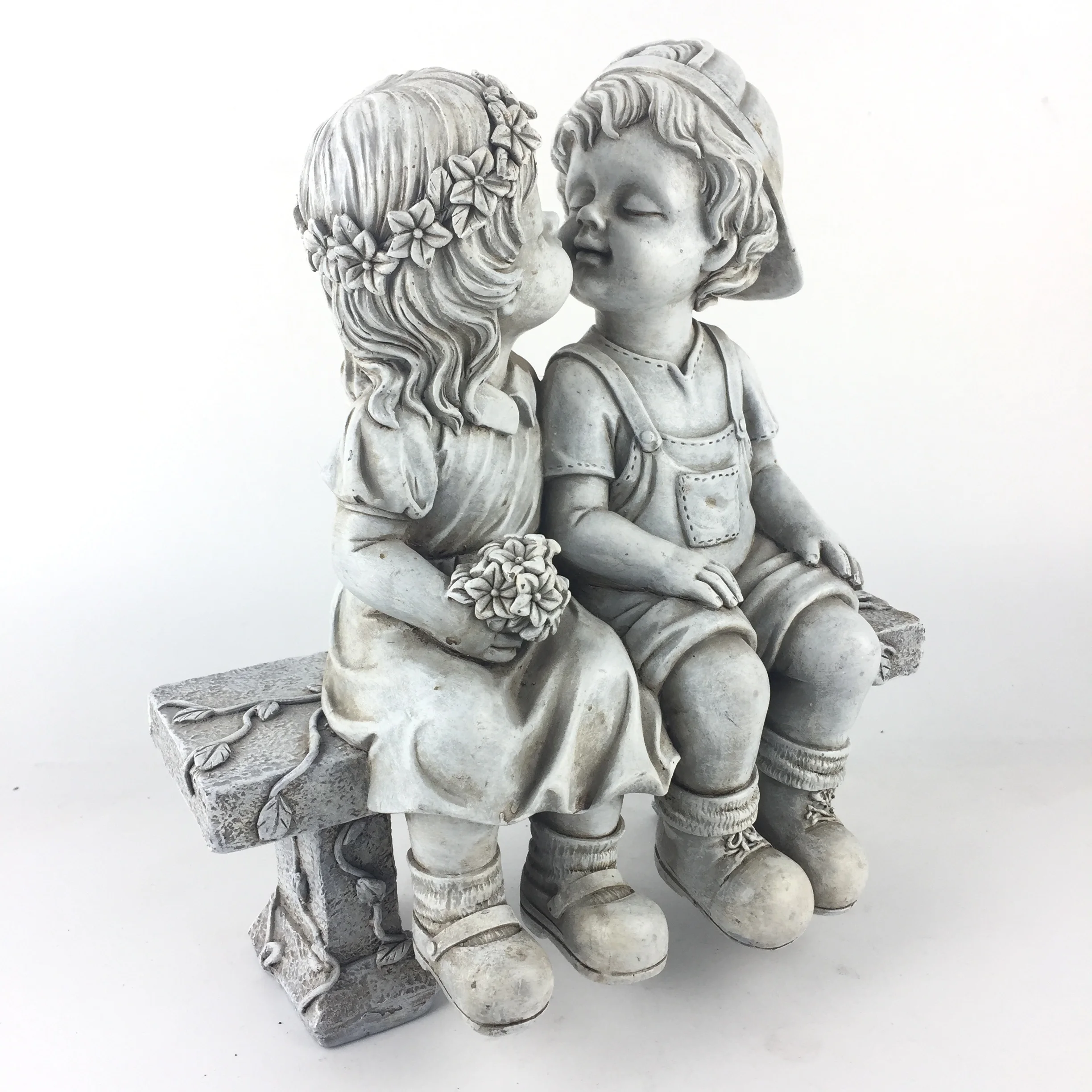 home decoration garden white polyresin kissing boy and girl on a