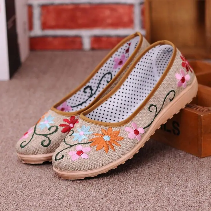 EMBROIDERED FLORAL FLAT SHOES