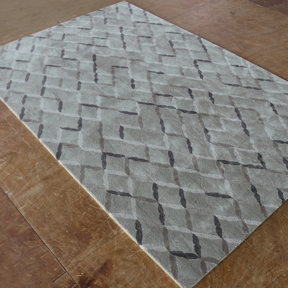 Easy To Match Light Grey Diamond Pattern Floor Rug For Bedroom