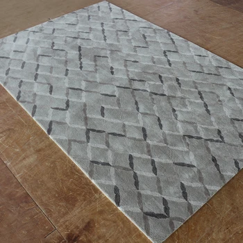 Easy To Match Light Grey Diamond Pattern Floor Rug For Bedroom