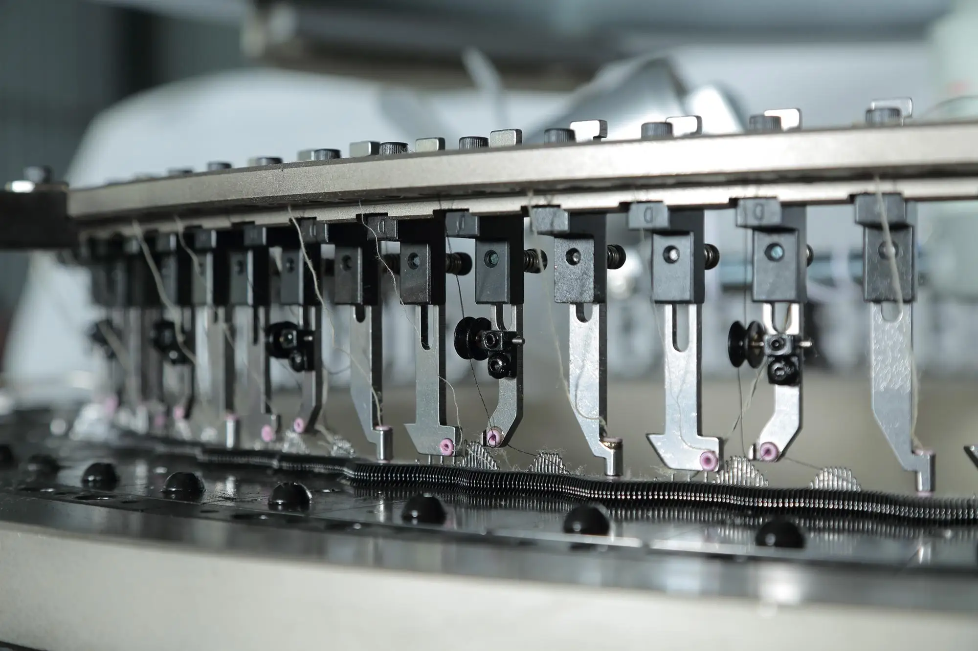 针织机  标准设备 可选设备 正喂料单位 一种纱线输入测量装置 自动