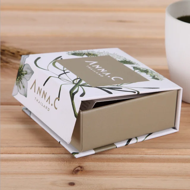 2018 modern style gift set cosmetic book shape magnet gift box