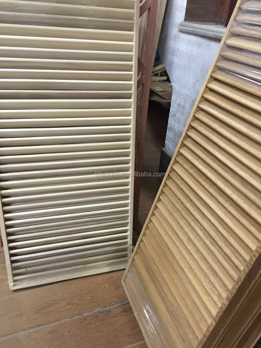 Mass Production Show Poplar Wooden Louver Door Wooden Or Timber Louver