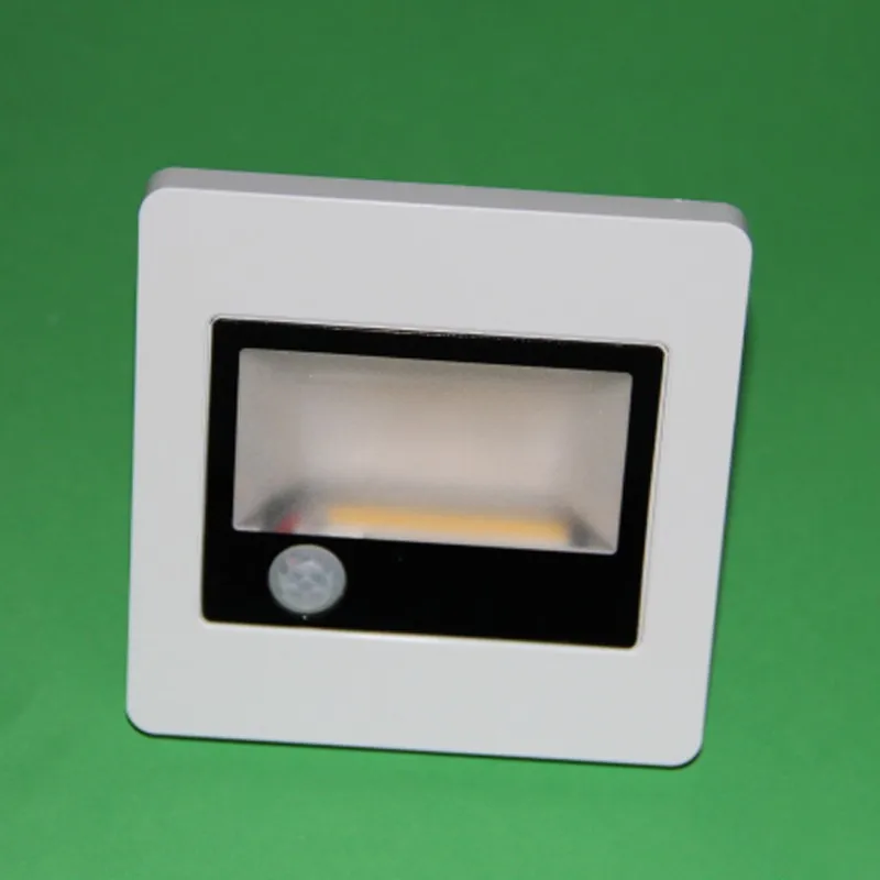 Long life modern wall lamp