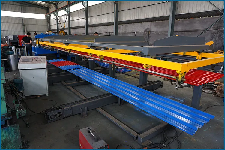 Automatic roof panel stacker for roll forming machine