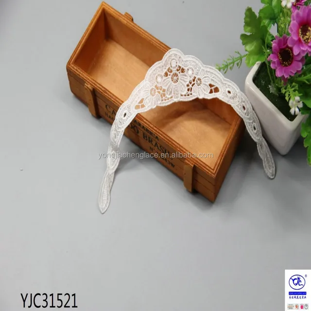 collar eyelet lace