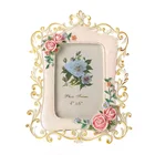 2019 New Design Creative Painted Rose Photo Frame with Resin Material