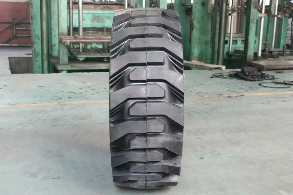 フォークリフトタイヤ750から15 28*9-15 8.25-15中国タイヤ工場仕入れ・メーカー・工場