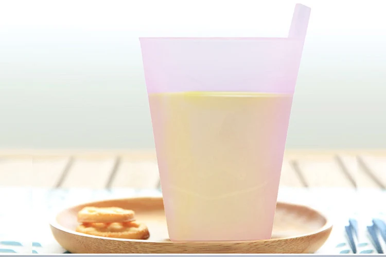Amazon Hot Sale Children Plastic Drinking Water Cups Built in Drinking Straw Fruit Juice Milk Drink Home Cup Juice Cup