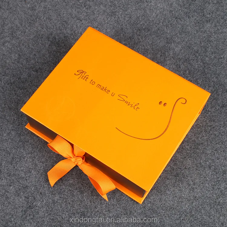 beautiful gift box with silk ribbon for luxury jewelry packaging