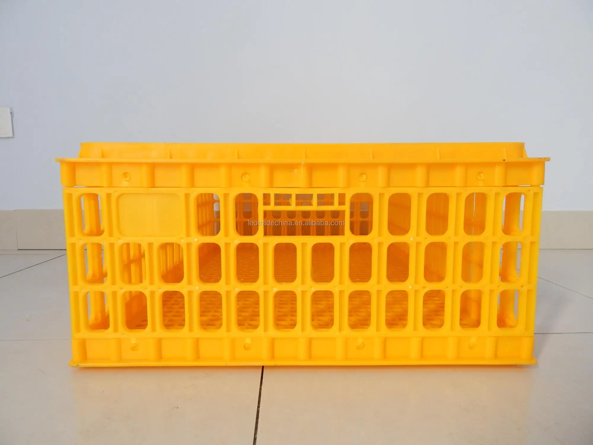 Plastic transport cage for chicken