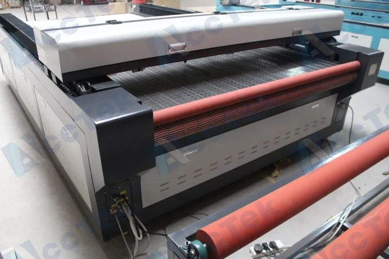 AKJ1626 Acctek CE/FDA cloth fabric laser cutting machine 1626/ with conveyor device CO2 laser cutting plotter
