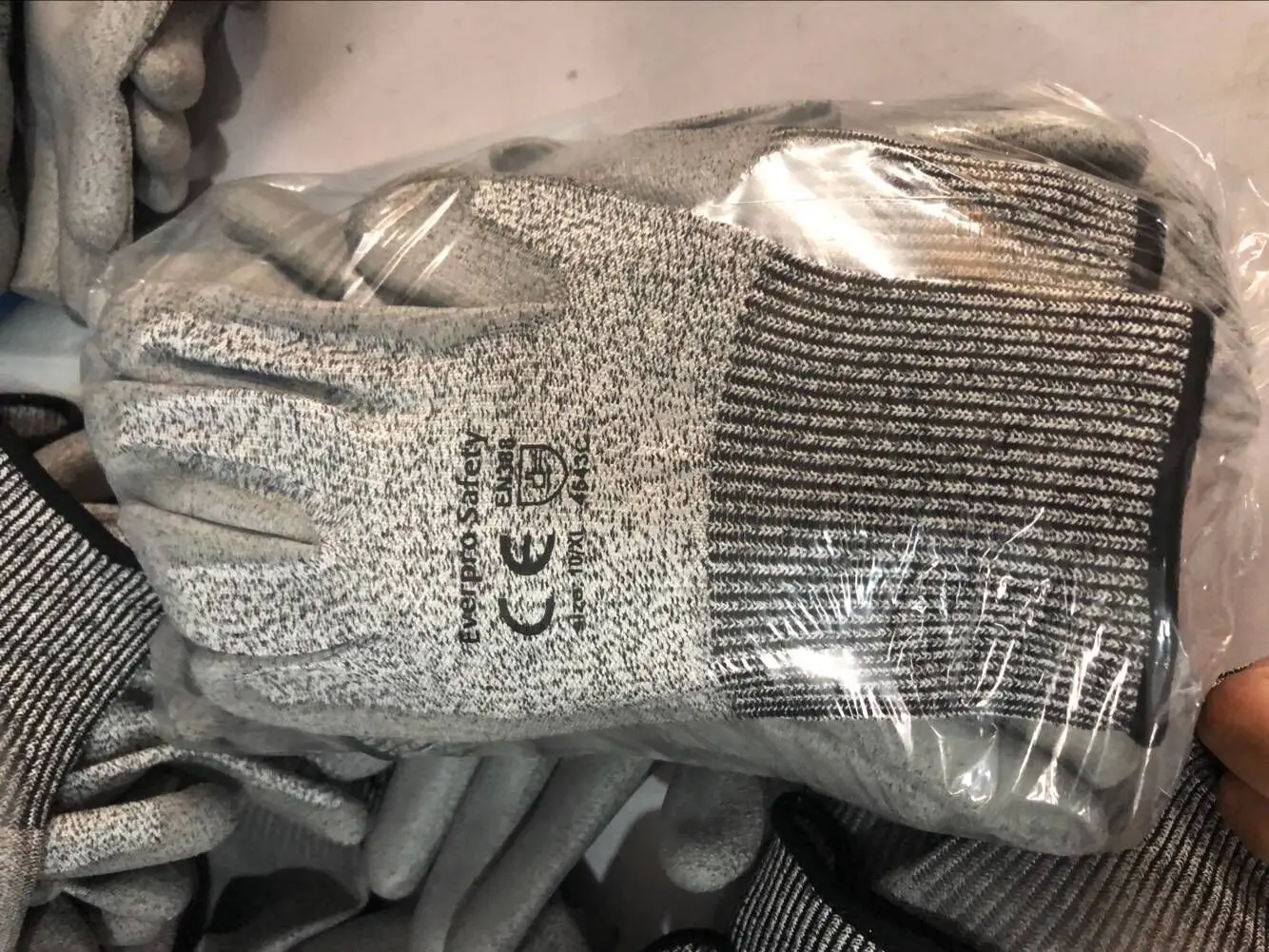 Cut Resistant 13G HPPE Grey PU Palm Coated Glove With Anti Cut Level 5